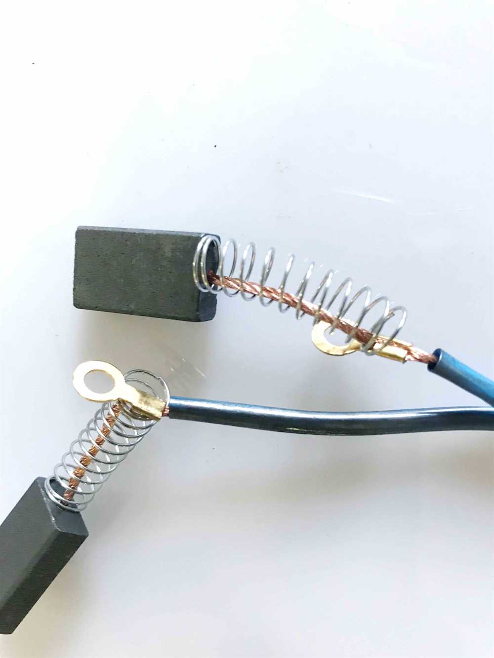 Купить Щетки для электродвигателя ASPro-2000. Запасная часть (ремкомплект) безвоздушного оборудования. Недорого ASPro